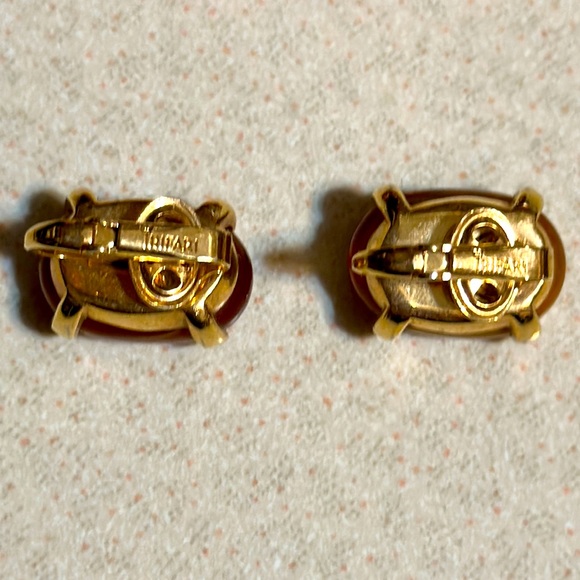 Vintage Trifari crown faux tortoiseshell stone and bead bracelet set (571) - Picture 4 of 9